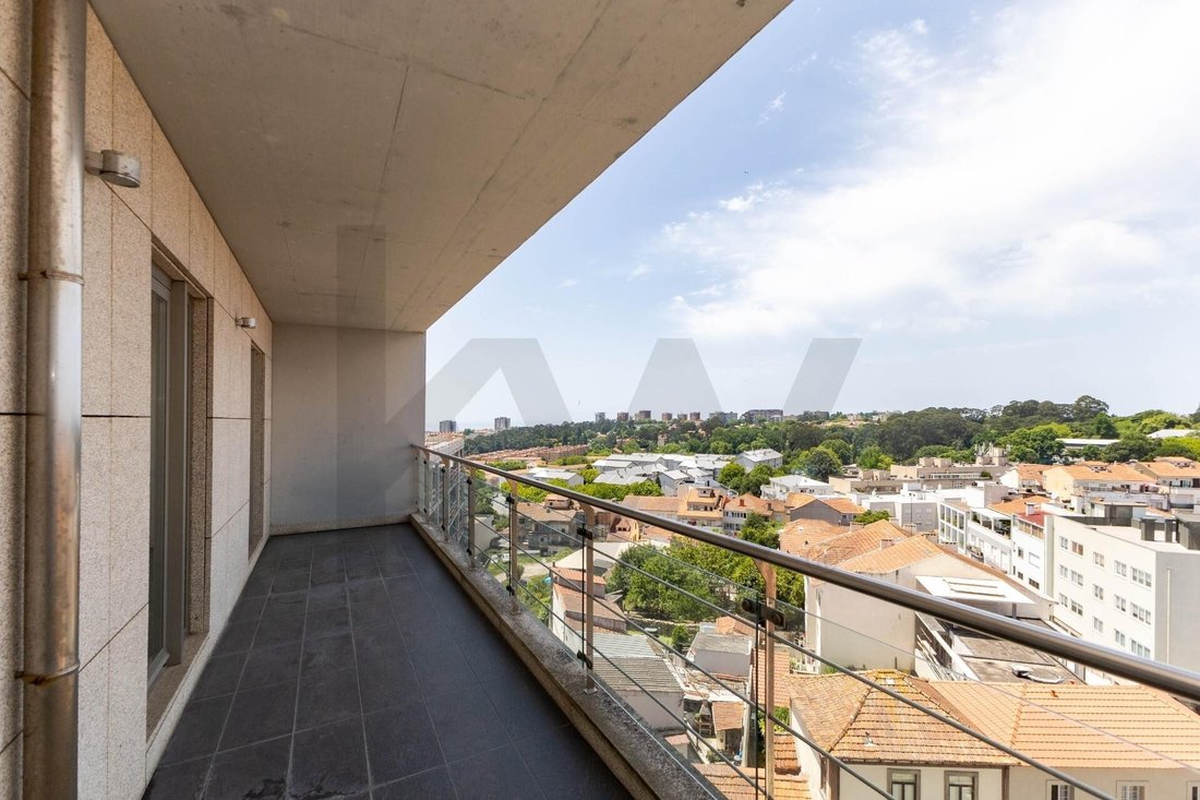 Apartment in Lordelo do Ouro e Massarelos, Porto District, Portugal 1 - 18125138