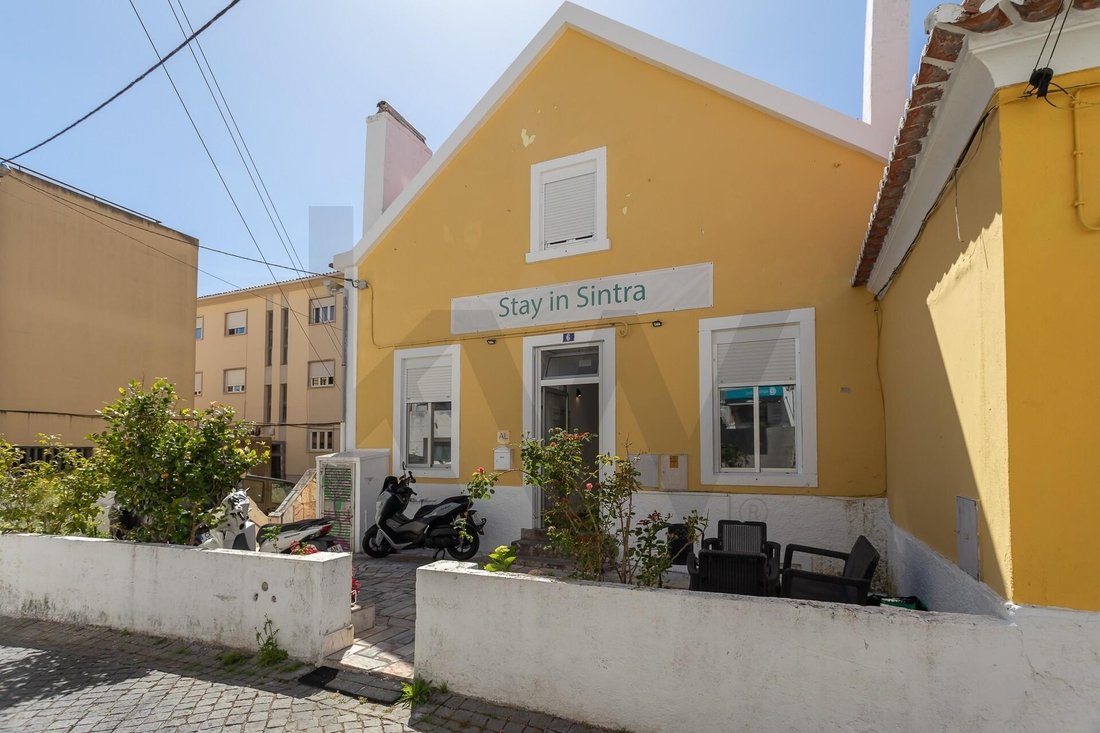 Sintra, Lisbon, Portugal 1 - 18125111