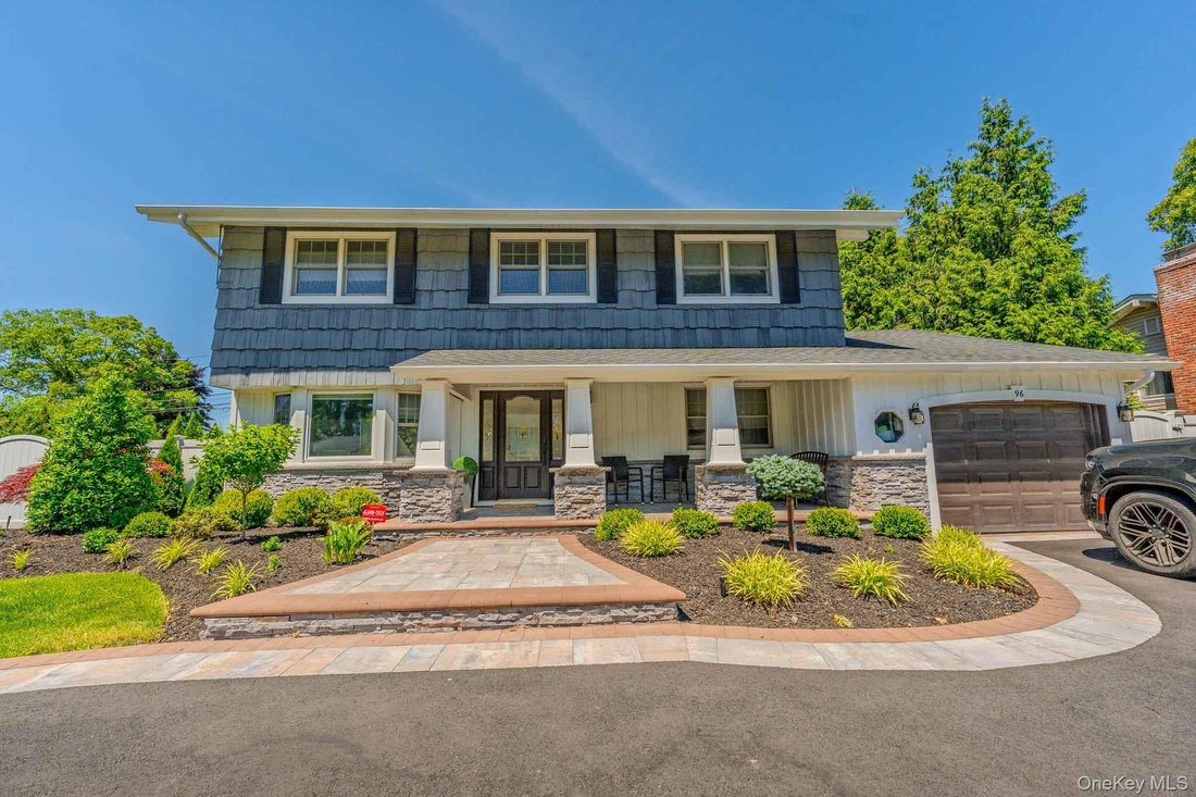 House in Hauppauge, New York, United States 1 - 18125042