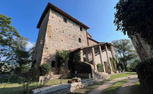 Villa a Fossombrone, Marche, Italia 1