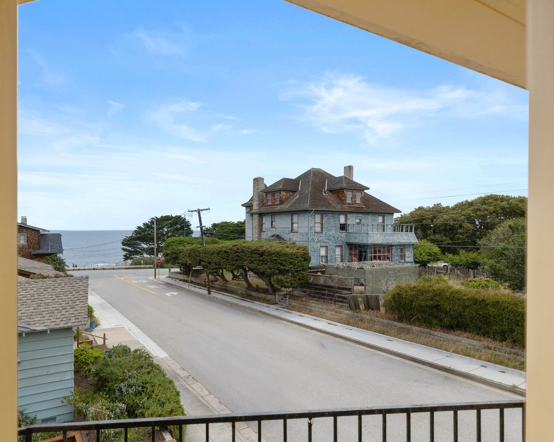 Pacific Grove, California, United States 3 - 18125674