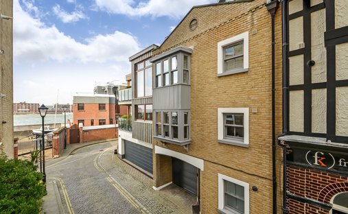 Townhouse in Old Portsmouth, England 1