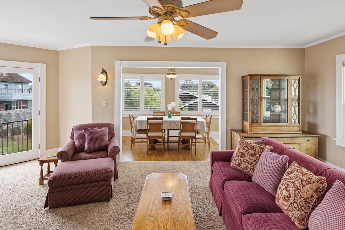 Pacific Grove, California, United States 4 - 18125674