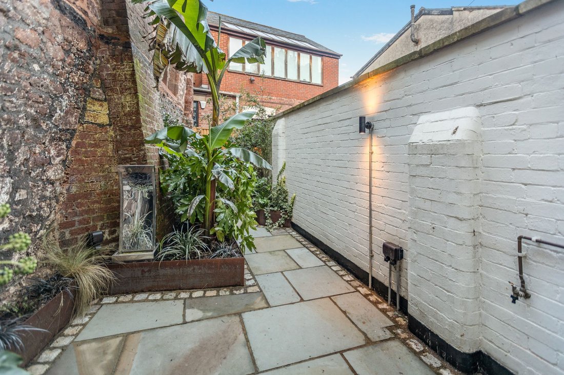 Townhouse in Exeter, England 5 - 17476745