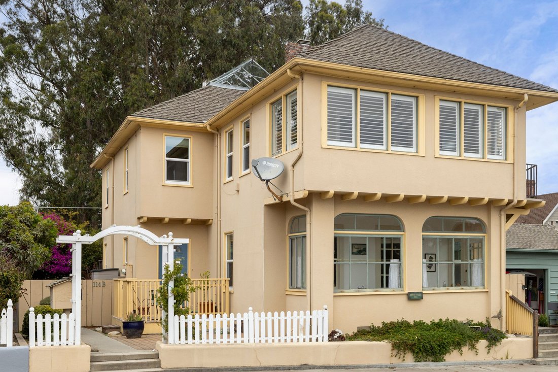 Pacific Grove, California, United States 2 - 18125674