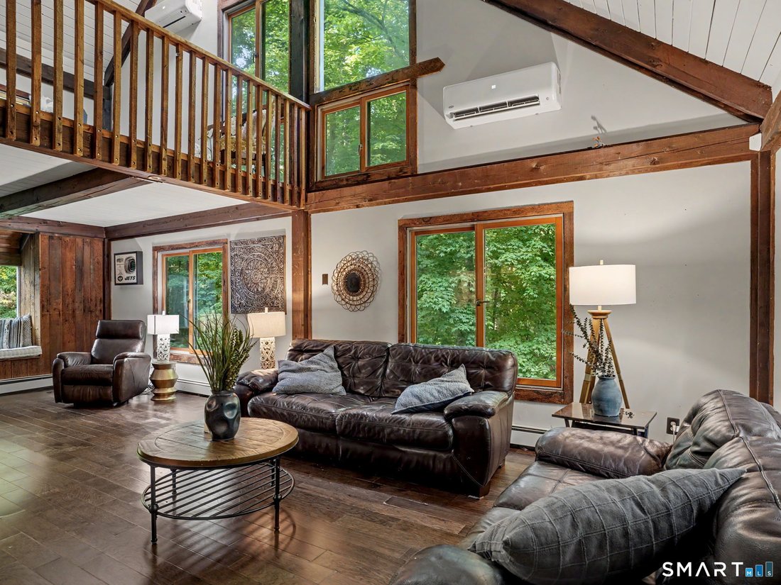 House in Bethel, Connecticut, United States 2 - 18125815