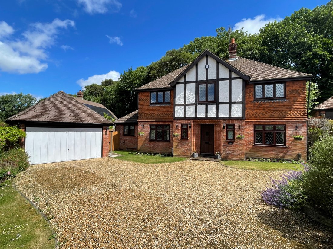 House in Walton on the Hill, Reigate and Banstead, England 1 - 17991190