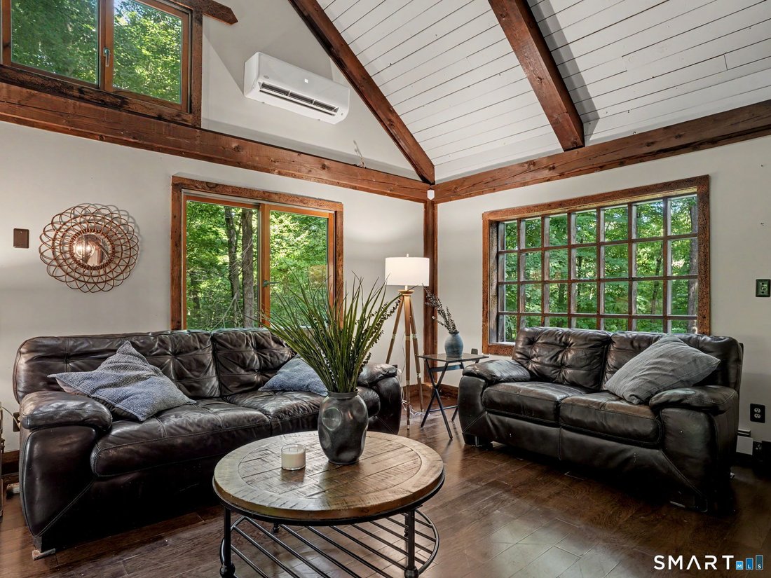 House in Bethel, Connecticut, United States 4 - 18125815