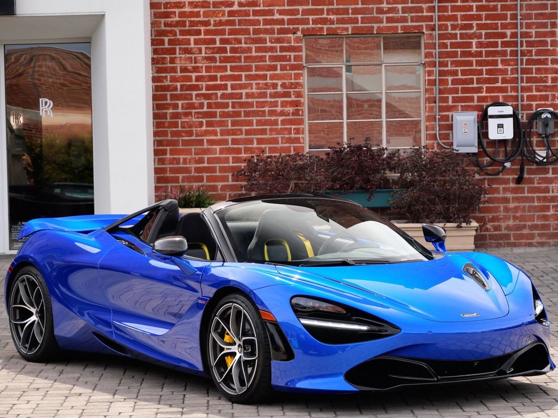 Cabriolet in Beverly Hills, CA, United States 1 - 18126037