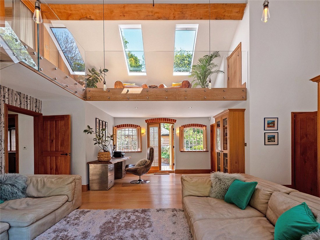 House in Effingham, England 2 - 18125892