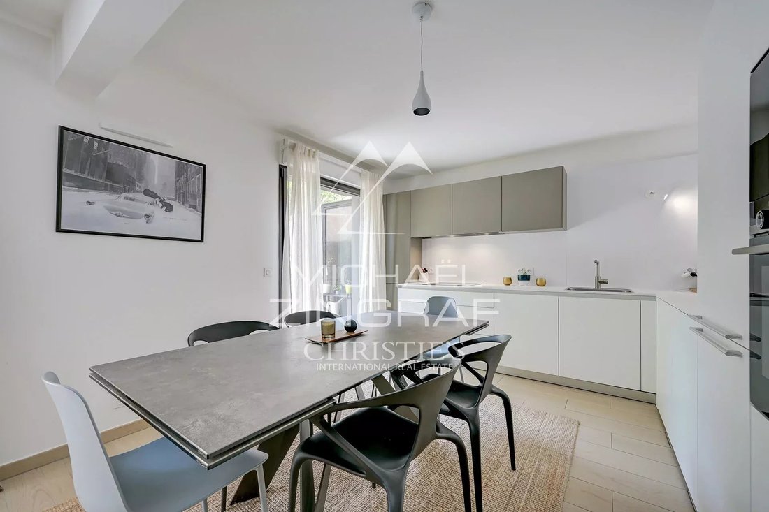 Apartment in Le Pharo, 7e Arrondissement, Marseille 4 - 18125823