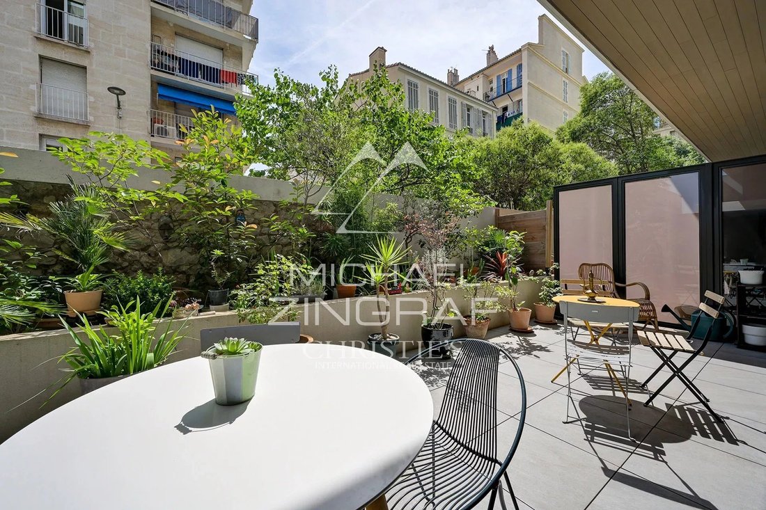 Apartment in Le Pharo, 7e Arrondissement, Marseille 3 - 18125823