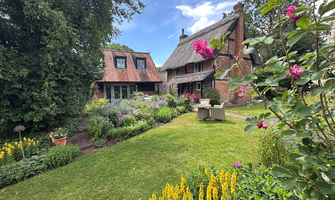 House in White Waltham, England 1 - 17826801