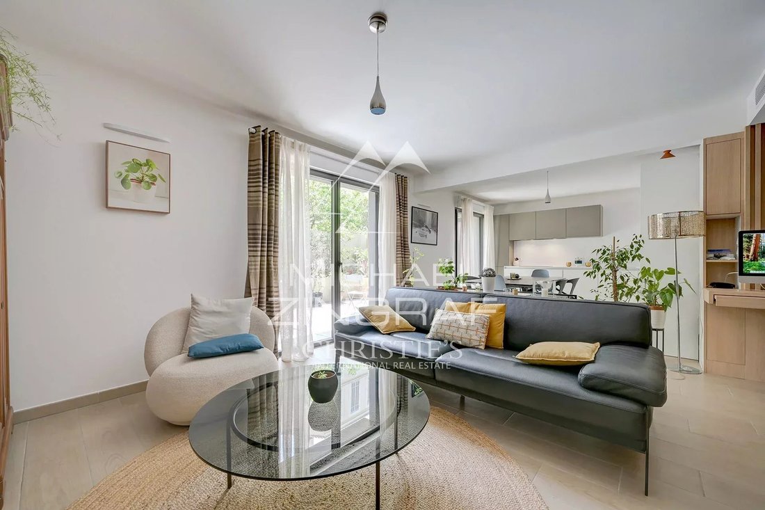 Apartment in Le Pharo, 7e Arrondissement, Marseille 1 - 18125823