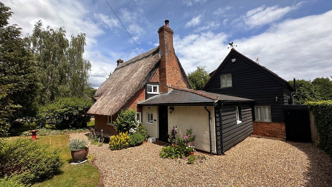 House in White Waltham, England 2 - 17826801