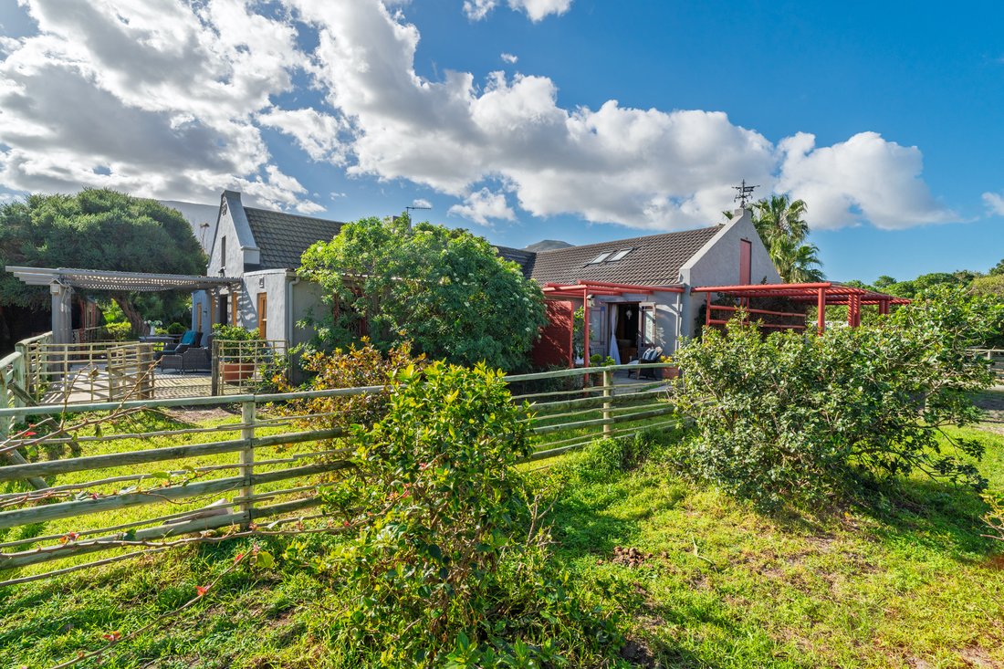 Noordhoek, Cape Town, South Africa 5 - 18125660