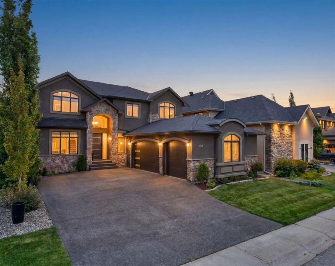 House in Calgary, Alberta, Canada 1 - 18125879