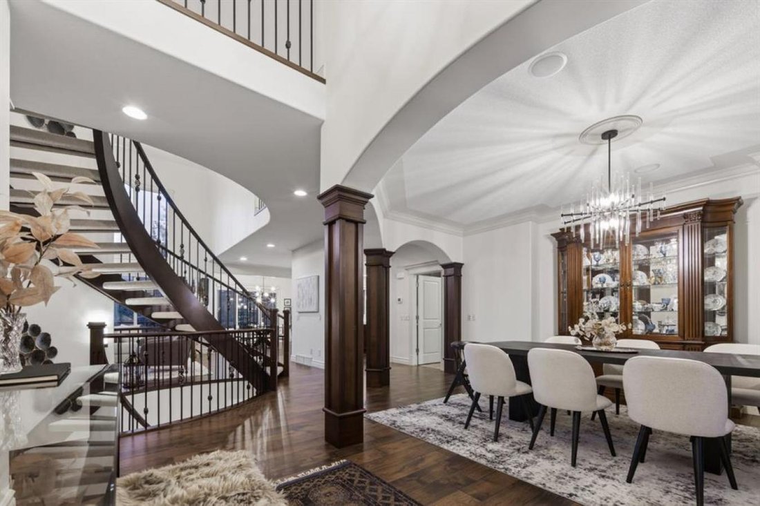 House in Calgary, Alberta, Canada 3 - 18125879