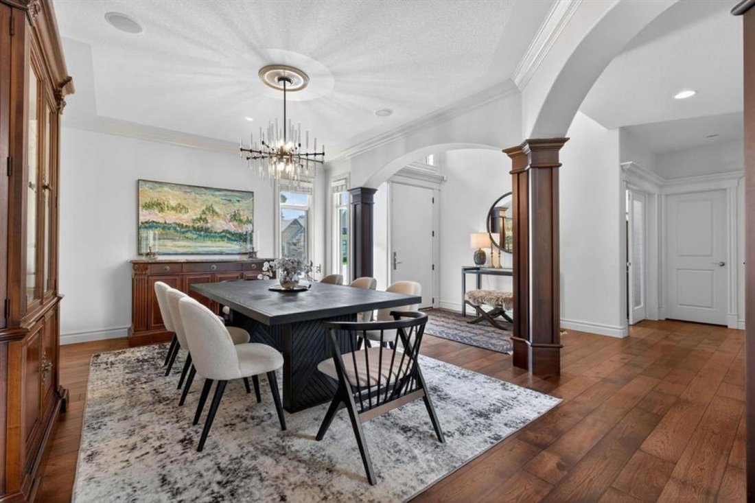 House in Calgary, Alberta, Canada 2 - 18125879