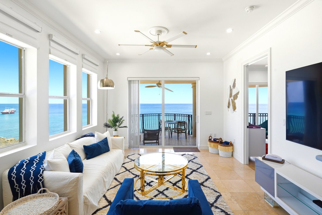 Condo in George Town, George Town, Cayman Islands 1 - 18125707