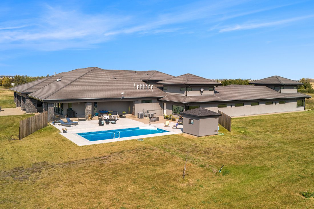 Leduc, Alberta, Canada 1 - 18125682