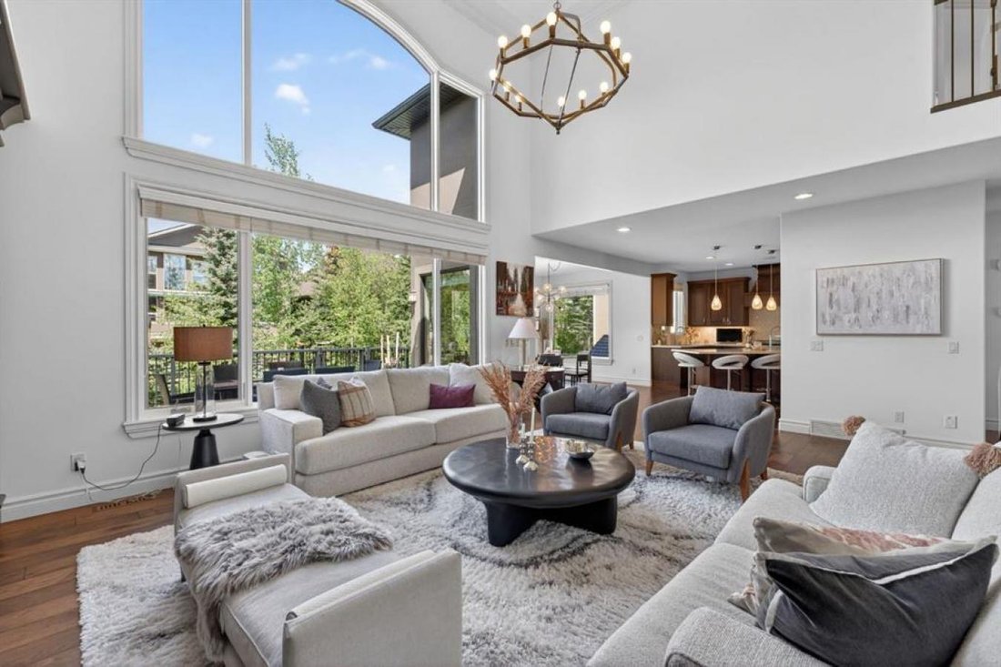 House in Calgary, Alberta, Canada 5 - 18125879