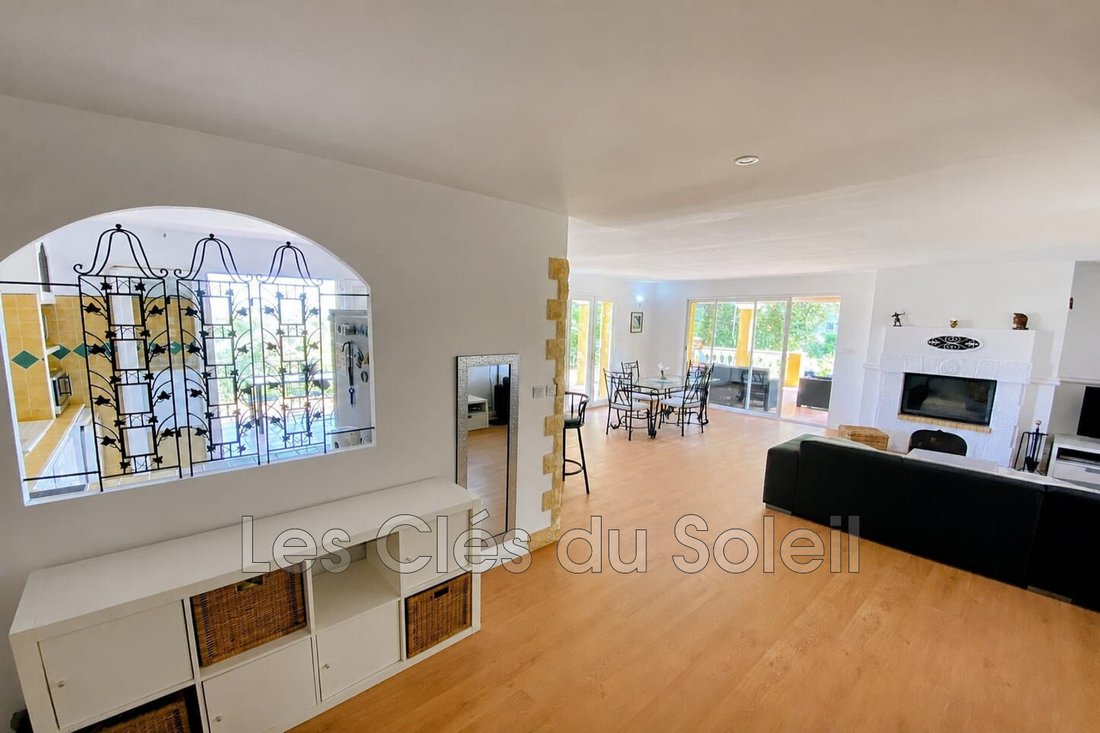 Villa in Montfort-sur-Argens, Provence-Alpes-Côte d'Azur, France 4 - 17557652