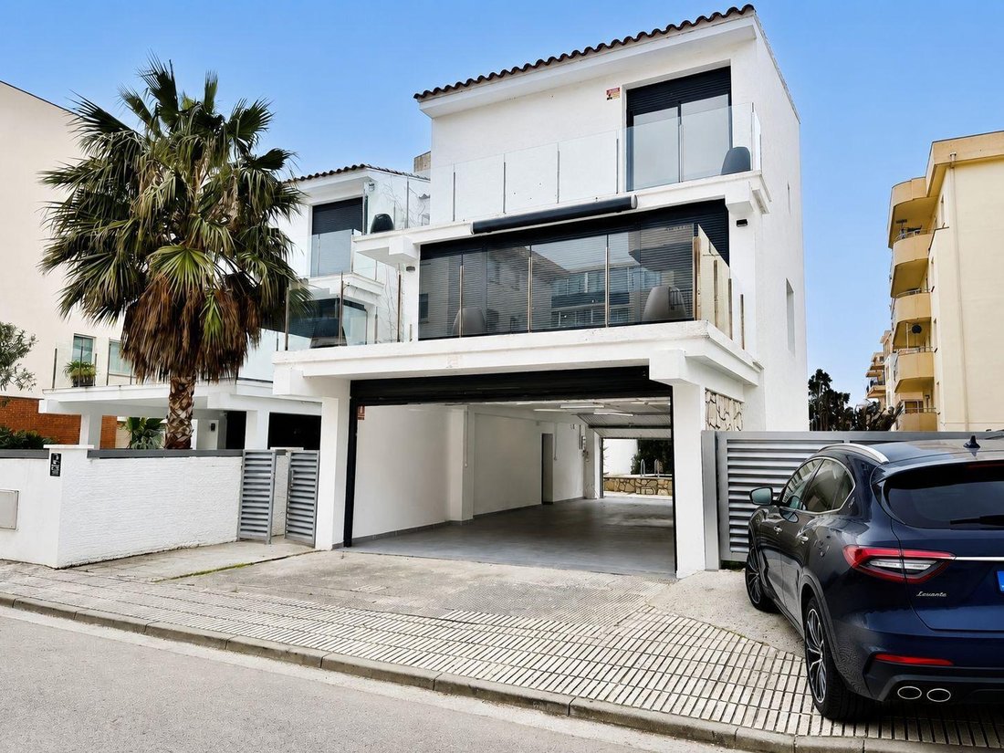 House in Roses, Catalonia, Spain 3 - 18125916