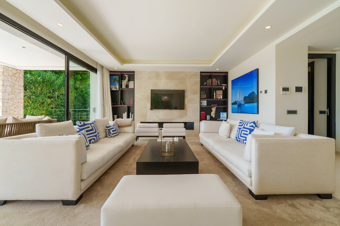Villa in San Pedro de Alcantara, Andalusia, Spain 2 - 18126065