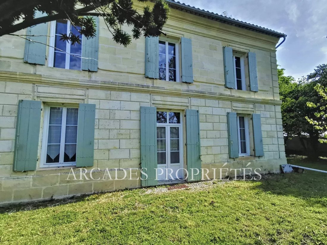 Estate in Libourne, Nouvelle-Aquitaine, France 3 - 18126030