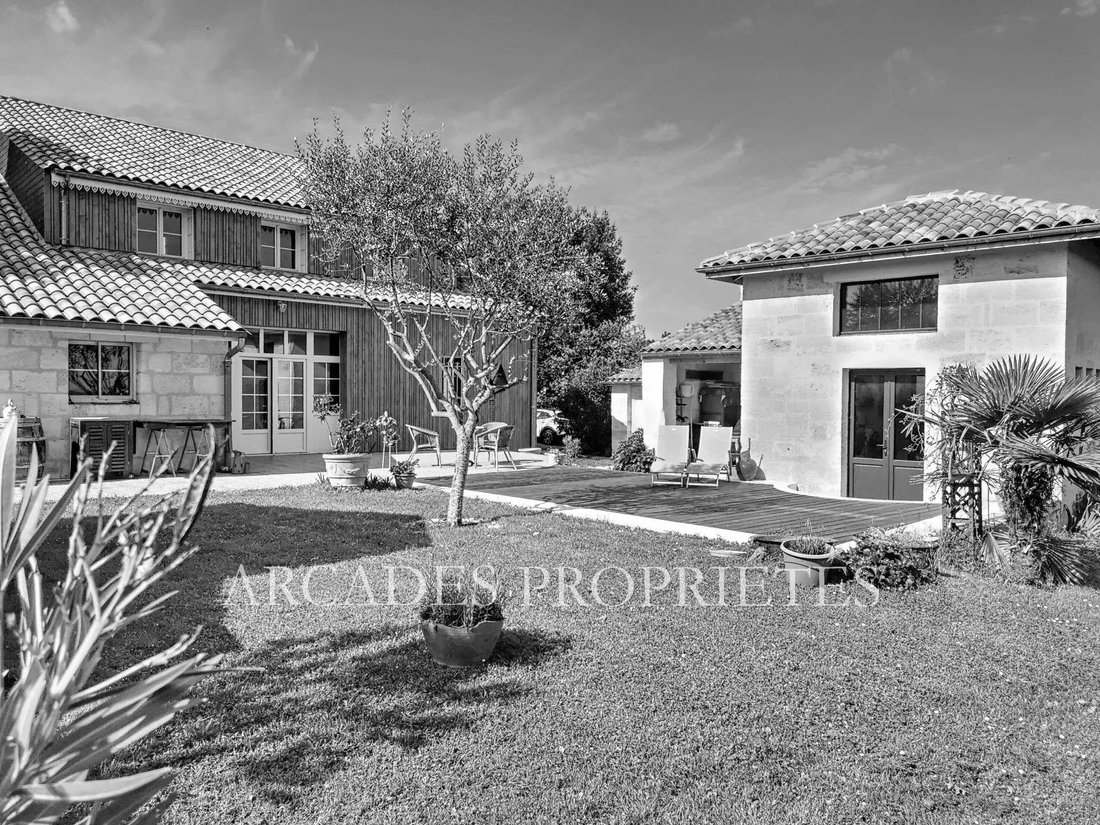 Estate in Libourne, Nouvelle-Aquitaine, France 1 - 18126030