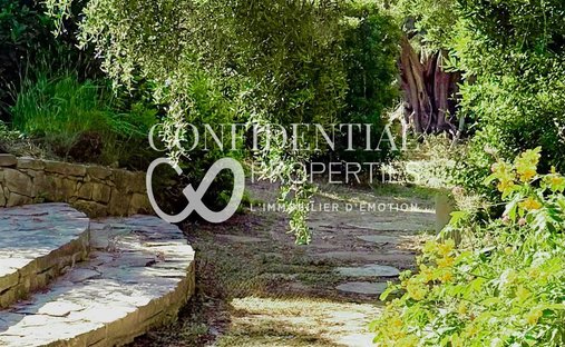 Estate in Callas, Provence-Alpes-Côte d'Azur, France 1
