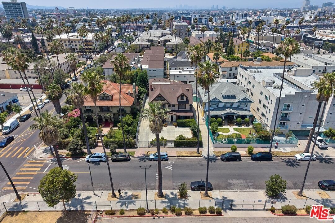 Los Angeles, California, United States 4 - 18126223