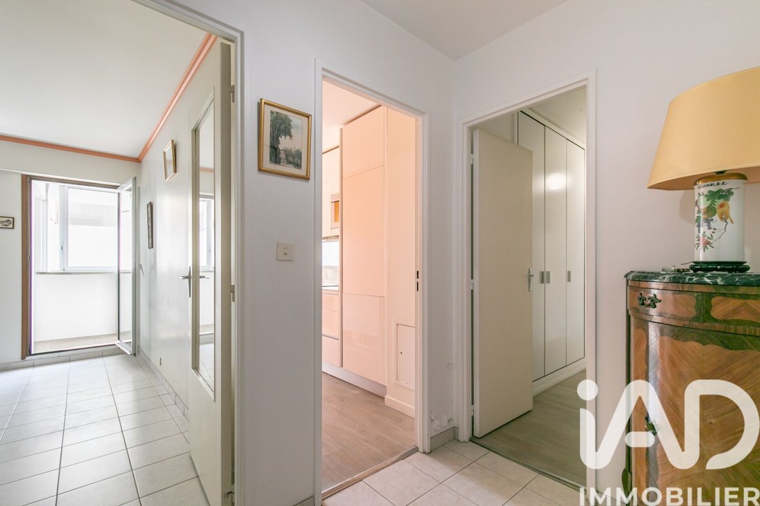 Apartment in Belleville-Saint Maur, Paris 11e Arrondissement, Paris 2 - 18130425