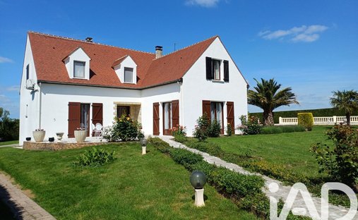 House in Montigny-le-Guesdier, Ile-de-France, France 1