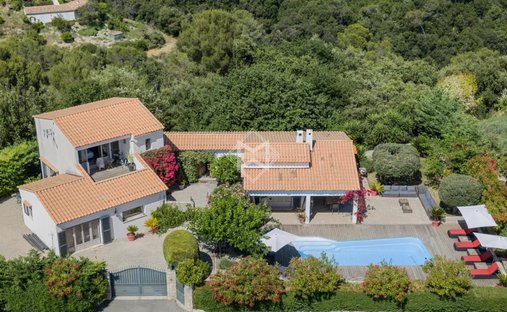 Villa in Val de Cagne-Colline Route de Vence, Cagnes-sur-Mer, France 1