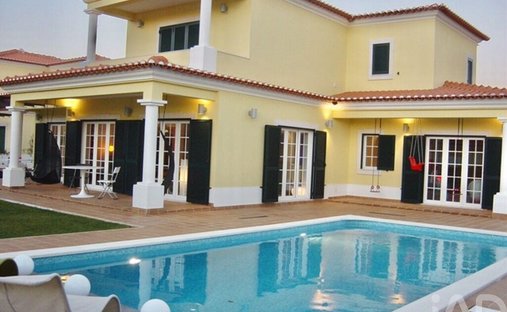 Townhouse in Santa Maria, Sao Pedro e Sobral da Lagoa, Leiria District, Portugal 1