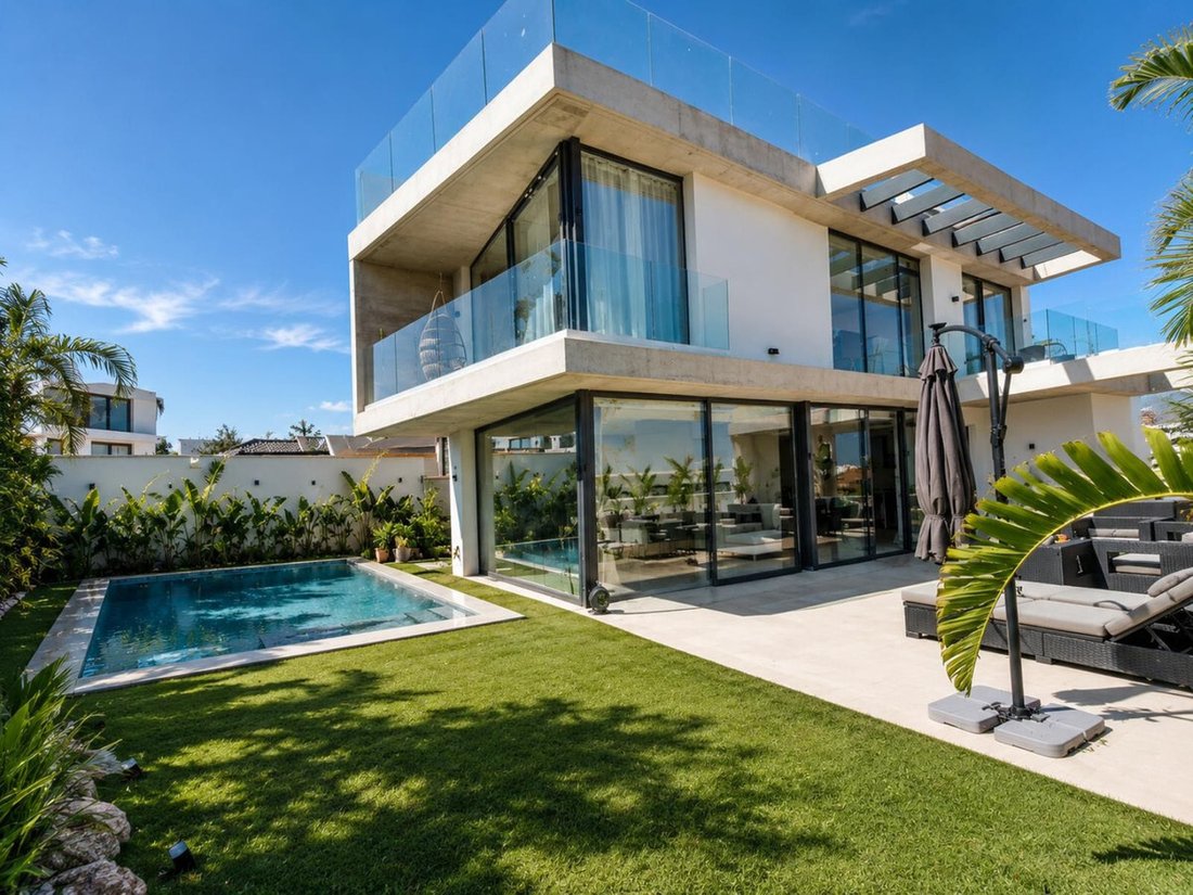 Villa in Puerto Banus, Marbella, Spain 1 - 16702211