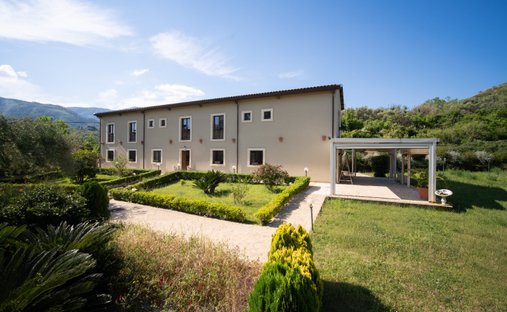 Landhaus in Barcellona Pozzo di Gotto, Sizilien, Italien 1