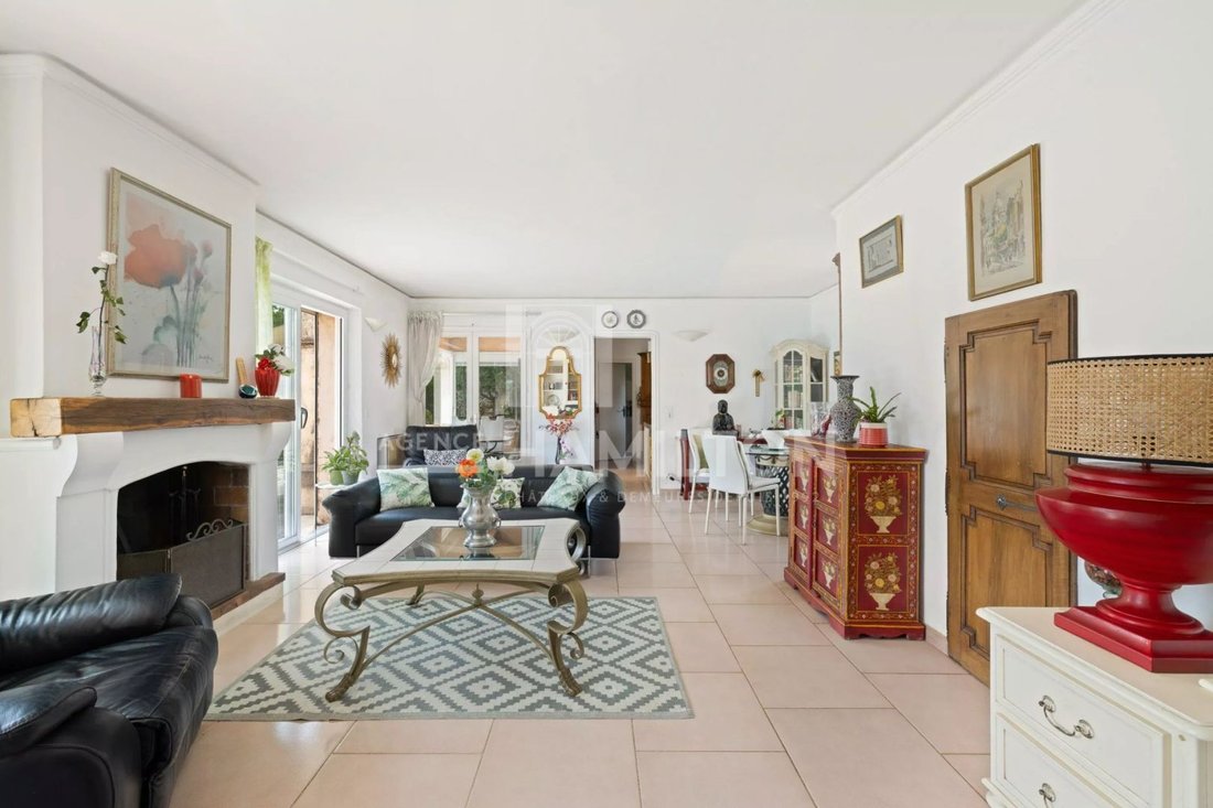 Villa in Grasse, Provence-Alpes-Côte d'Azur, France 2 - 18126642