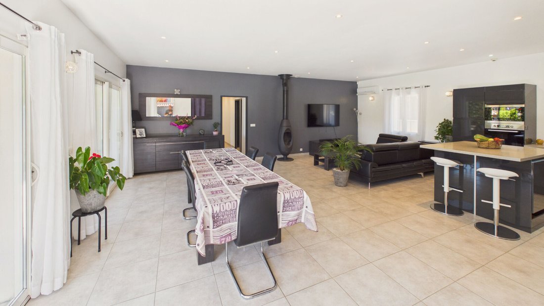 Villa in Eyragues, Provence-Alpes-Côte d'Azur, France 2 - 18126509