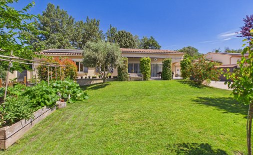 Villa in Eyragues, Provence-Alpes-Côte d'Azur, France 1