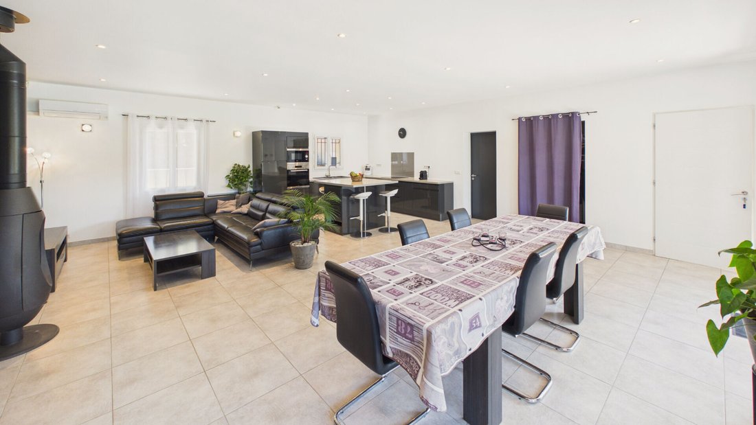 Villa in Eyragues, Provence-Alpes-Côte d'Azur, France 4 - 18126509