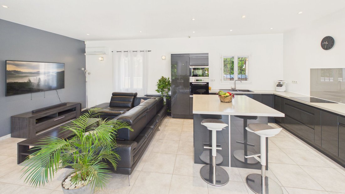 Villa in Eyragues, Provence-Alpes-Côte d'Azur, France 3 - 18126509