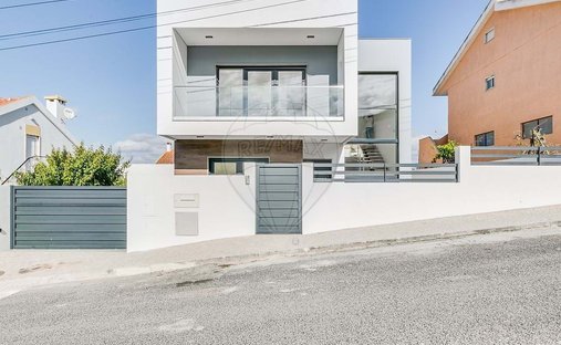 Villa in Vialonga, Lisbon, Portugal 1