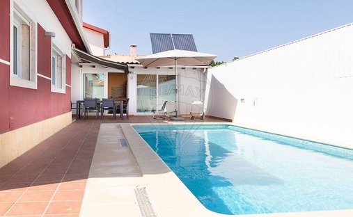 Villa in Silveira, Lisbon, Portugal 1
