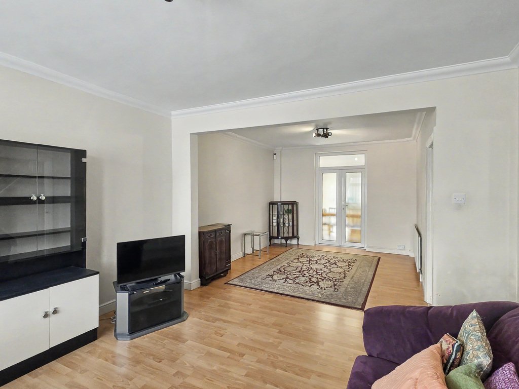 House in Hounslow, England 4 - 18126533