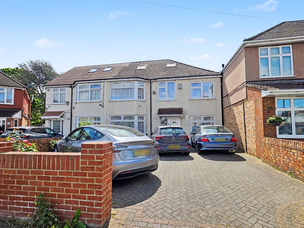 House in Hounslow, England 1 - 18126533