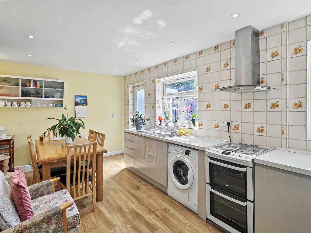 House in Hounslow, England 5 - 18126533