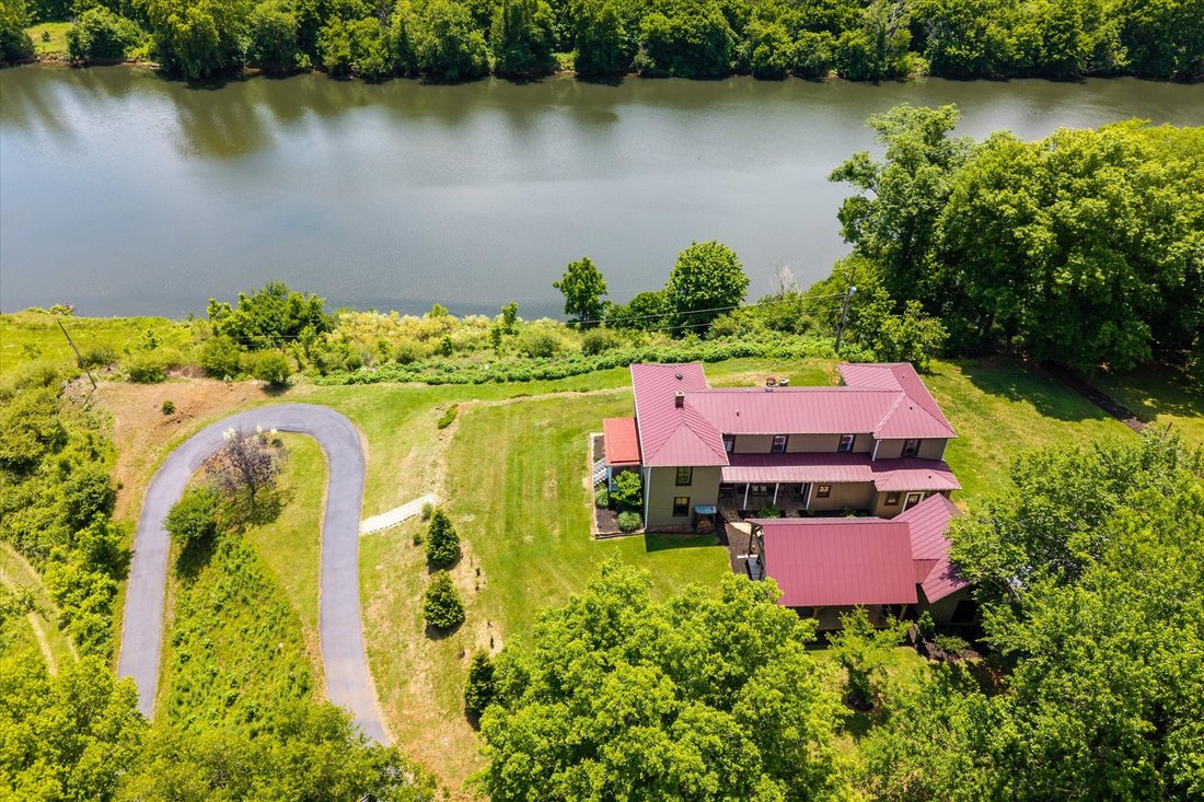 Madison Heights, Virginia, United States 5 - 18126993
